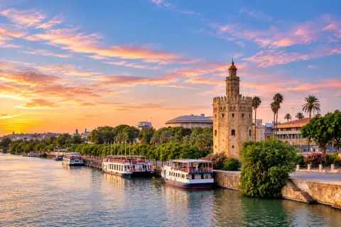 Torre del Oro y el Guadalquivir al atardecer