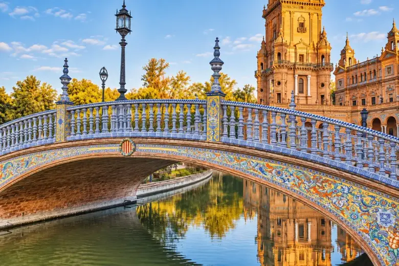 Cerámica y puente de Plaza de España